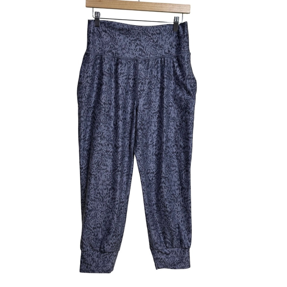 Athleta Salutation Printed Crop Jogger Pants Women's Size M Leopard Print‎